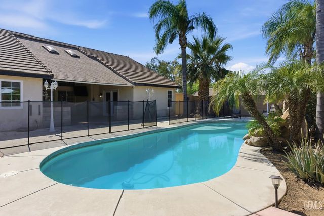 10008 Cheyenne Drive, Bakersfield, CA 93312