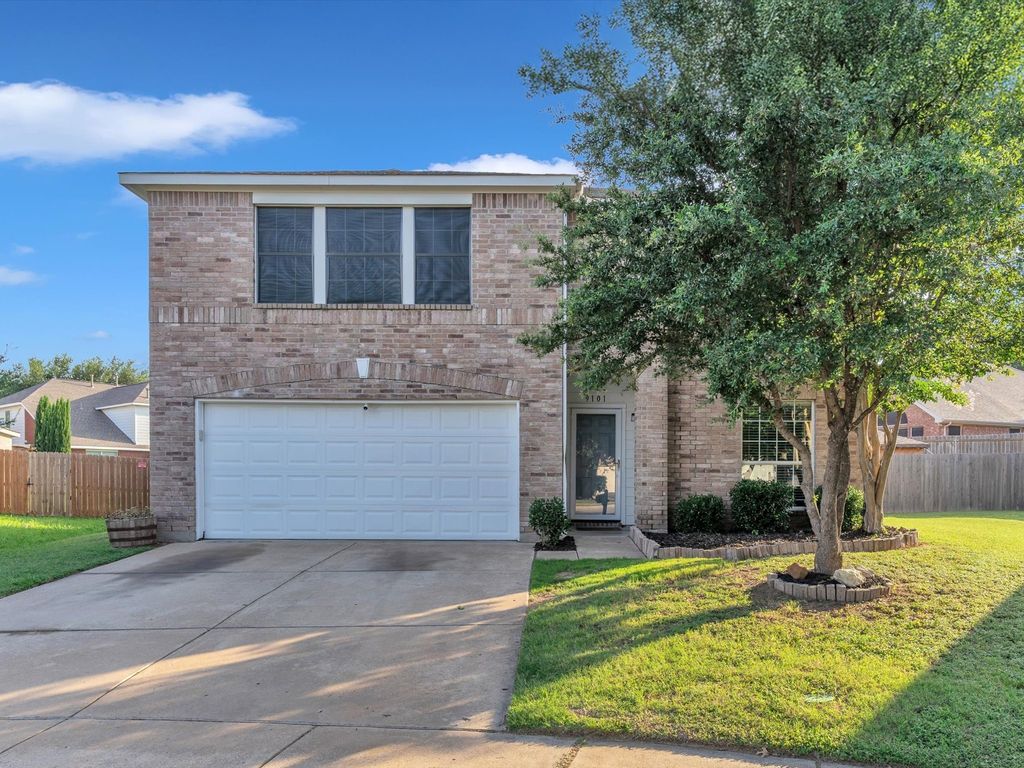9101 Goldenview Drive, Fort Worth, TX 76244
