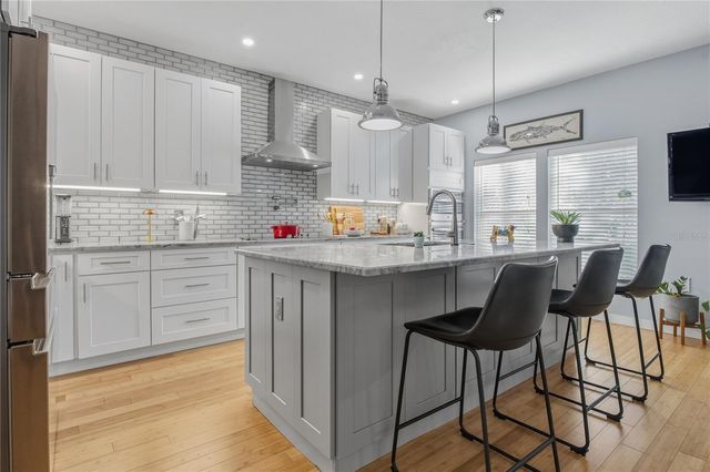 16302 NEWBURY PALMS COURT, Tampa, FL 33647