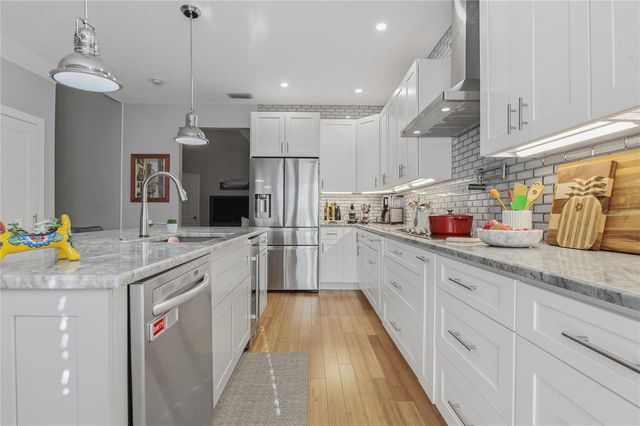 16302 NEWBURY PALMS COURT, Tampa, FL 33647