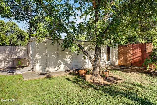 1001 W KALER Drive, Phoenix, AZ 85021