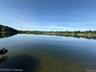 1420 Pettibone Lake Road, Highland Charter Township, MI 48356