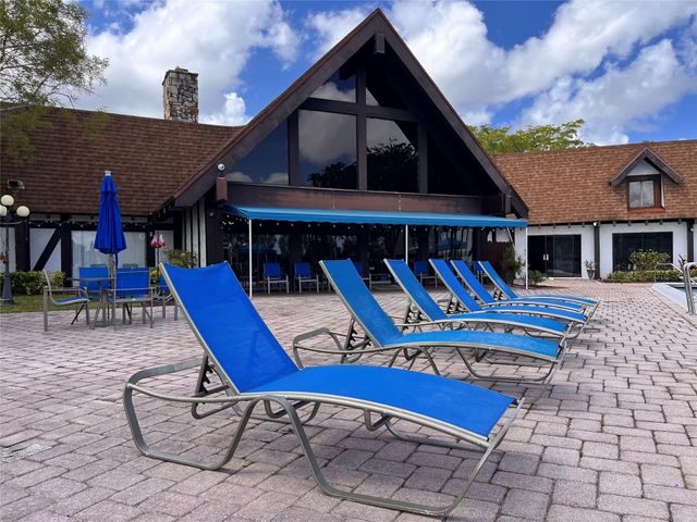 3670 N Inverrary Drive 1F, Lauderhill, FL 33319