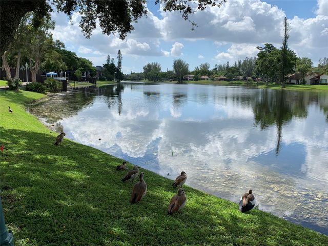 3670 N Inverrary Drive 1F, Lauderhill, FL 33319