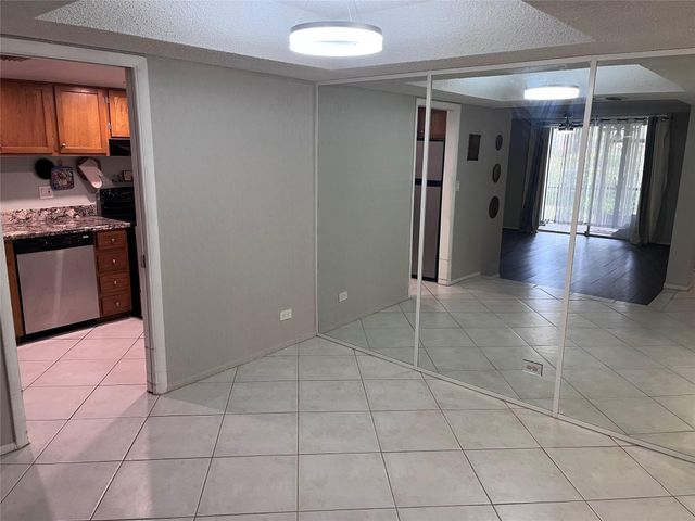 3670 N Inverrary Drive 1F, Lauderhill, FL 33319