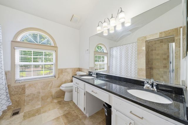 636 Briarwood Lane, Oswego, IL 60543