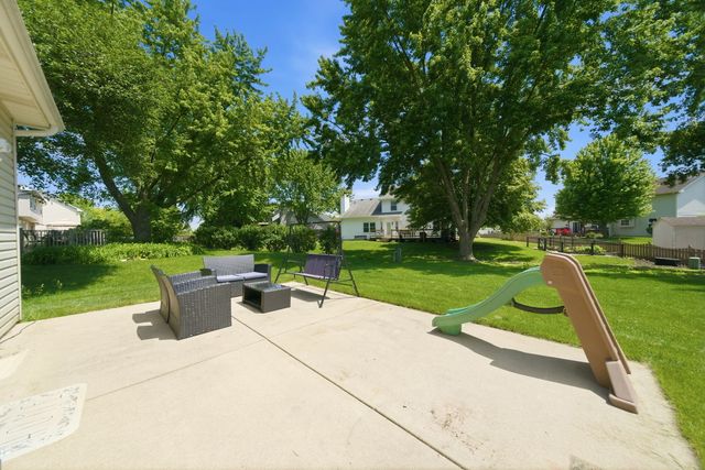 636 Briarwood Lane, Oswego, IL 60543