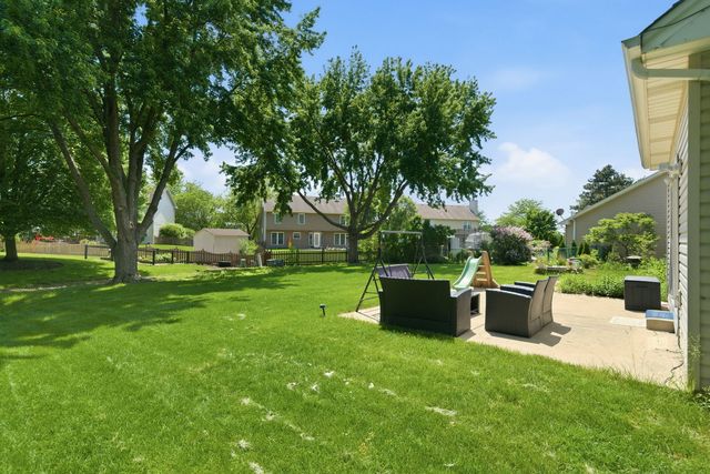 636 Briarwood Lane, Oswego, IL 60543