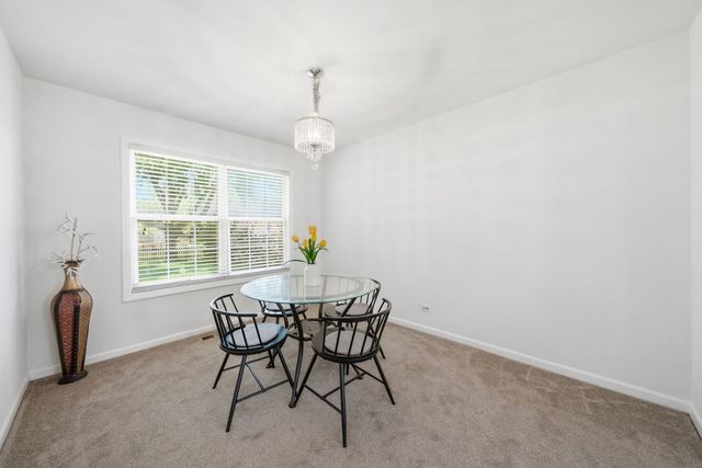 636 Briarwood Lane, Oswego, IL 60543
