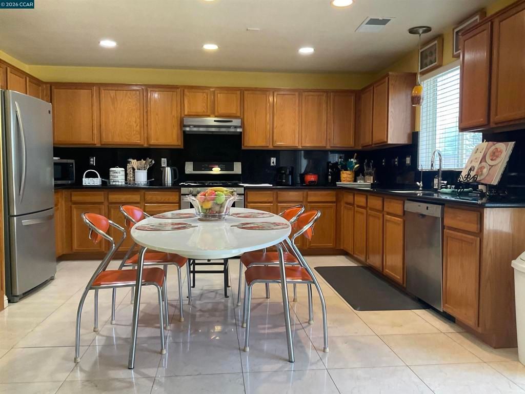 Image 2 of property listing at 4561 Temblor Way, Antioch, CA 94531