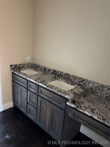 239 E 500 Road, Pryor, OK 74361