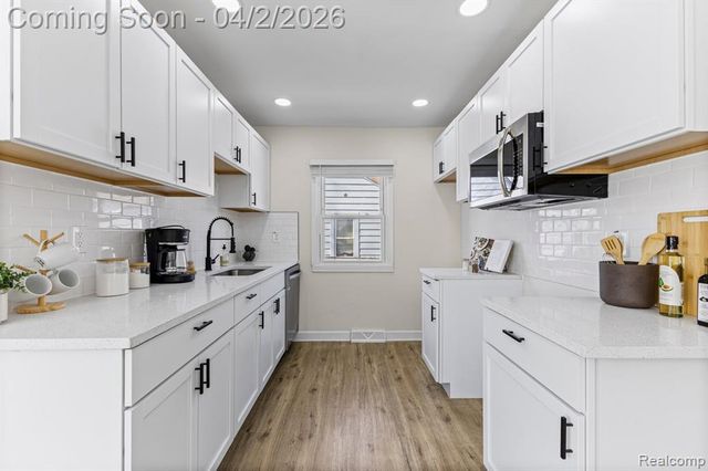 34948 Richard Street, Wayne, MI 48184