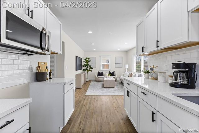 34948 Richard Street, Wayne, MI 48184