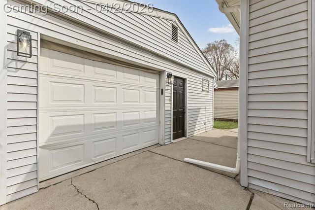 34948 Richard Street, Wayne, MI 48184