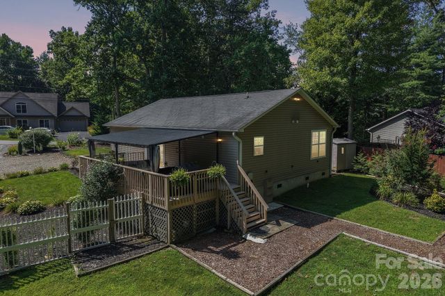 932 Monte Vista Road, Candler, NC 28715