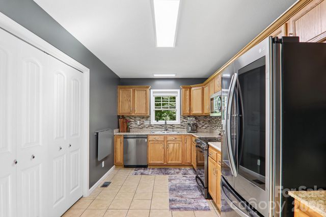 932 Monte Vista Road, Candler, NC 28715