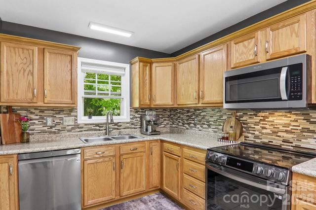 932 Monte Vista Road, Candler, NC 28715