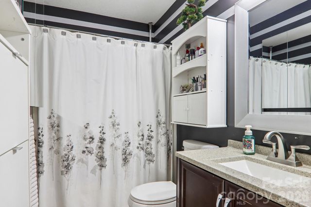 932 Monte Vista Road, Candler, NC 28715