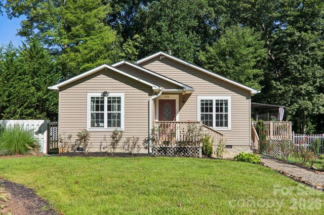 932 Monte Vista Road, Candler, NC 28715