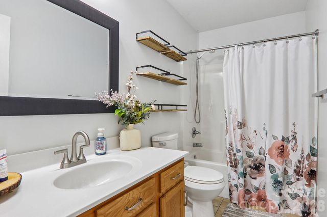 932 Monte Vista Road, Candler, NC 28715