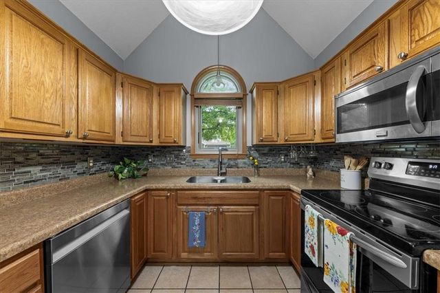 2717 Fenwick Road, Lawrence, KS 66046
