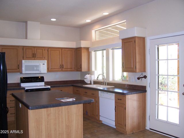 23350 W LOS HUESOS Way, Congress, AZ 85332