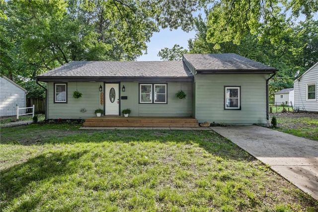 305 S Sunset Drive, Olathe, KS 66061