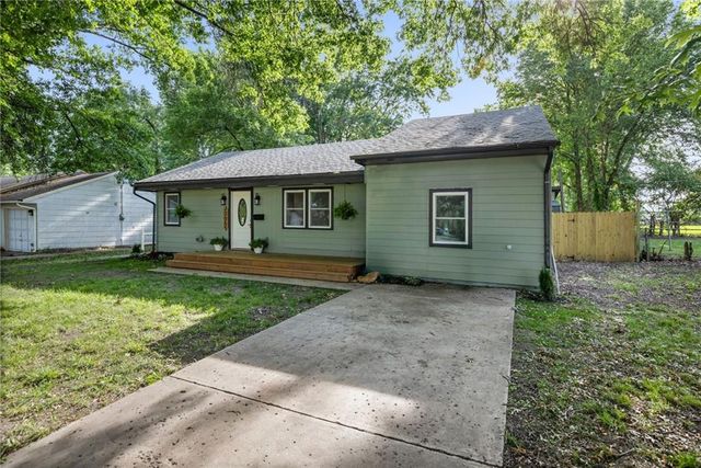 305 S Sunset Drive, Olathe, KS 66061