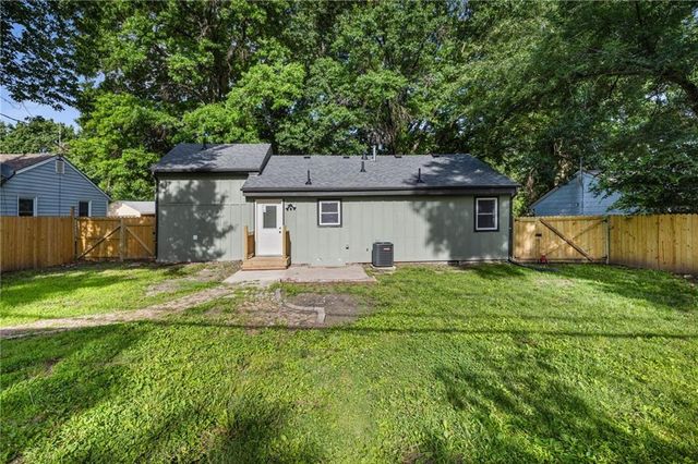 305 S Sunset Drive, Olathe, KS 66061