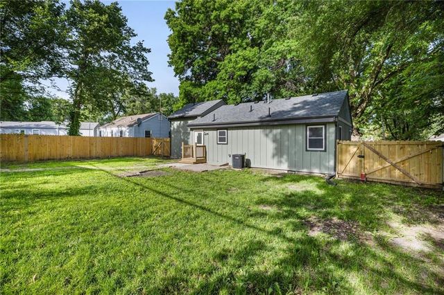305 S Sunset Drive, Olathe, KS 66061