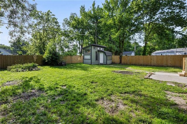 305 S Sunset Drive, Olathe, KS 66061