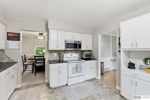 1105 Hackney Drive, Papillion, NE 68046