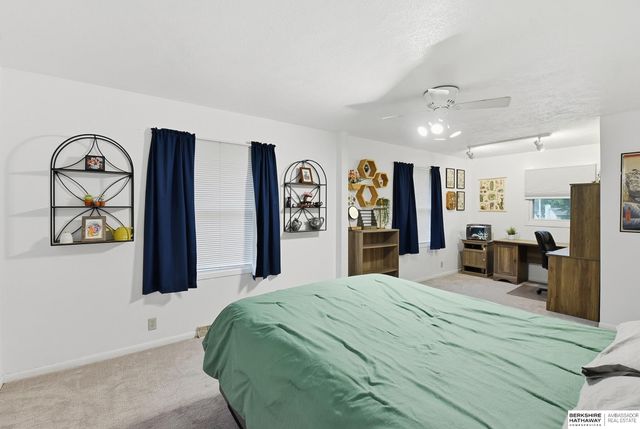 1105 Hackney Drive, Papillion, NE 68046