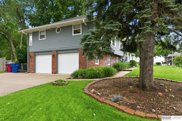 1105 Hackney Drive, Papillion, NE 68046