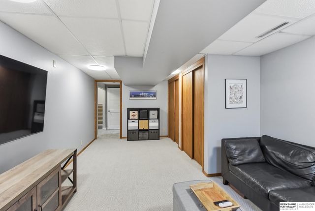 1105 Hackney Drive, Papillion, NE 68046
