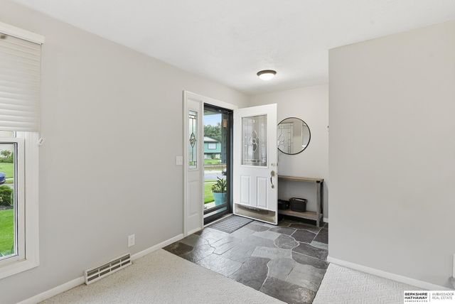 1105 Hackney Drive, Papillion, NE 68046