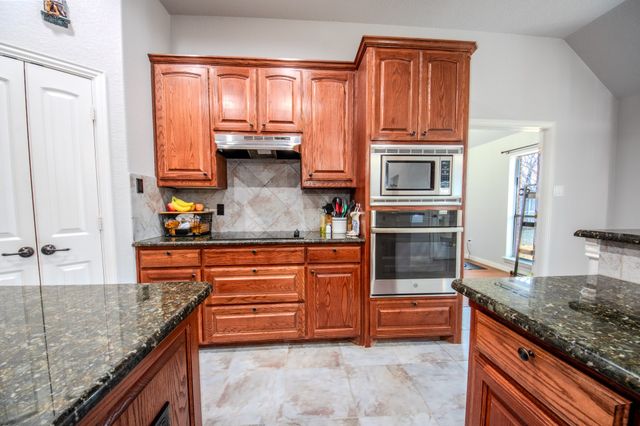 9001 Ravenswood Road, Granbury, TX 76049