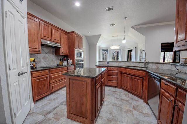 9001 Ravenswood Road, Granbury, TX 76049