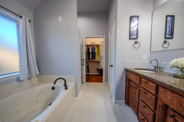 9001 Ravenswood Road, Granbury, TX 76049