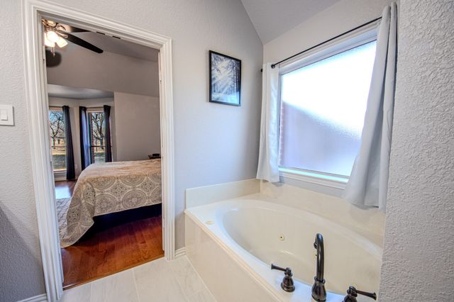 9001 Ravenswood Road, Granbury, TX 76049