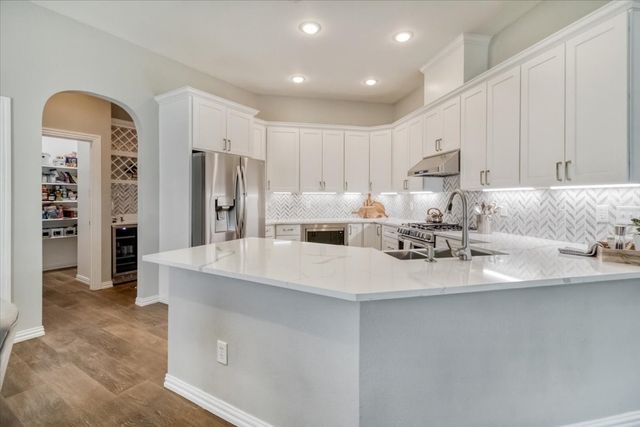 8200 Summerleaf Drive, Arlington, TX 76001