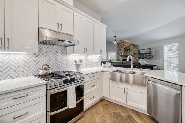 8200 Summerleaf Drive, Arlington, TX 76001