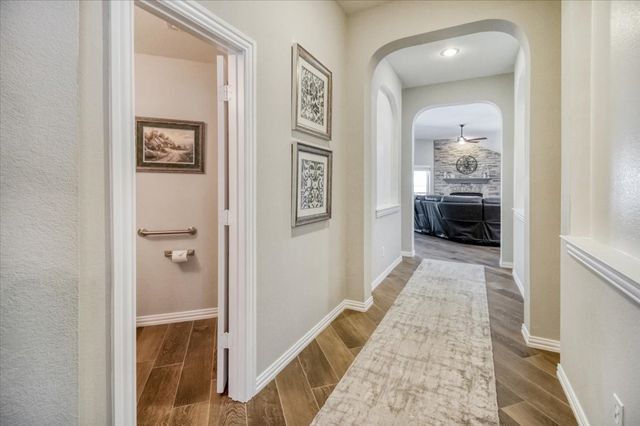 8200 Summerleaf Drive, Arlington, TX 76001