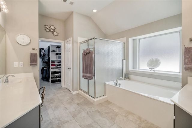 8200 Summerleaf Drive, Arlington, TX 76001