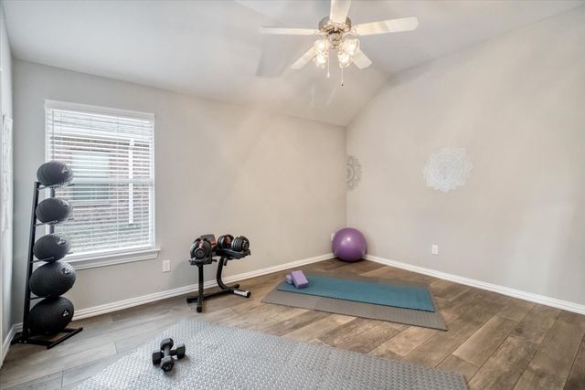 8200 Summerleaf Drive, Arlington, TX 76001