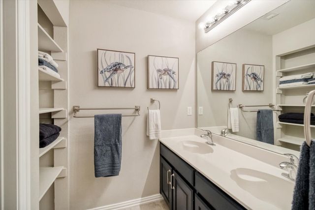 8200 Summerleaf Drive, Arlington, TX 76001