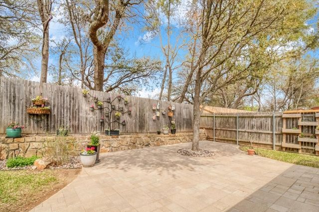 8200 Summerleaf Drive, Arlington, TX 76001