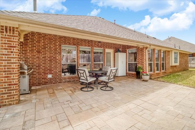 8200 Summerleaf Drive, Arlington, TX 76001