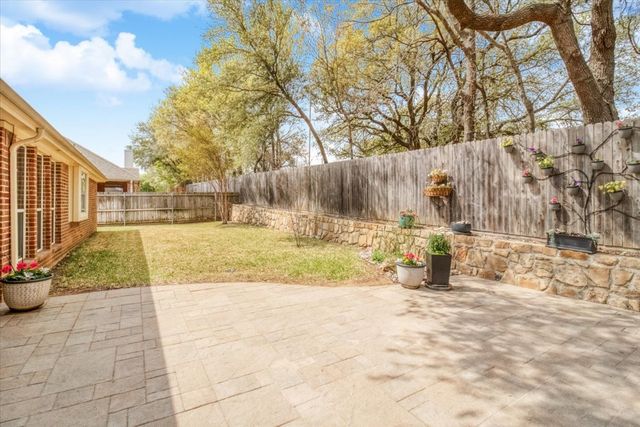 8200 Summerleaf Drive, Arlington, TX 76001
