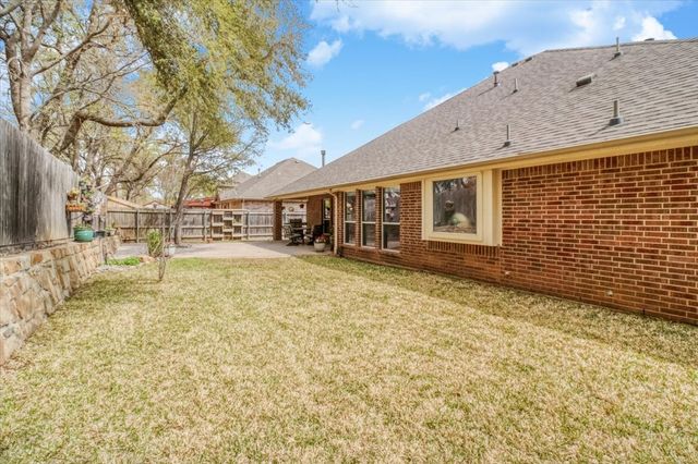 8200 Summerleaf Drive, Arlington, TX 76001